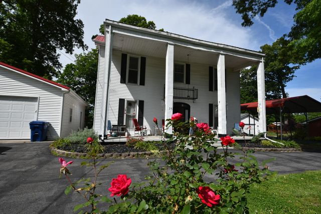 736 E Lakeshore Drive, Burnside, KY 42519
