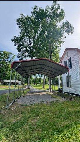 736 E Lakeshore Drive, Burnside, KY 42519