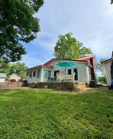 736 E Lakeshore Drive, Burnside, KY 42519