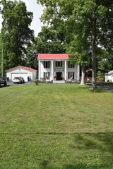 736 E Lakeshore Drive, Burnside, KY 42519