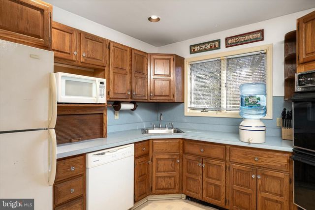 215 GREELEY ST, Hightstown, NJ 08520