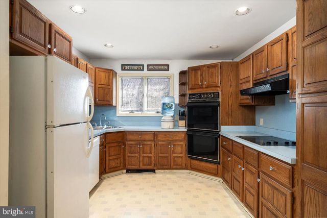 215 GREELEY ST, Hightstown, NJ 08520