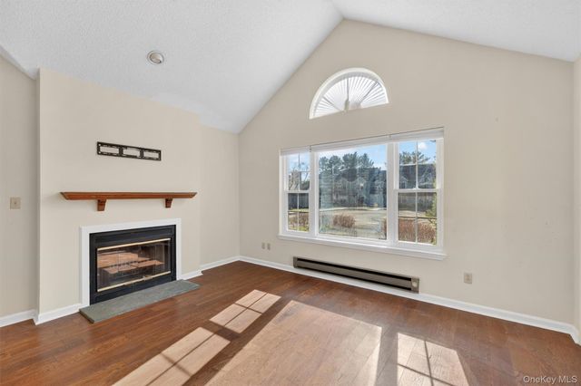 16 Juniper Lane, Pawling, NY 12564