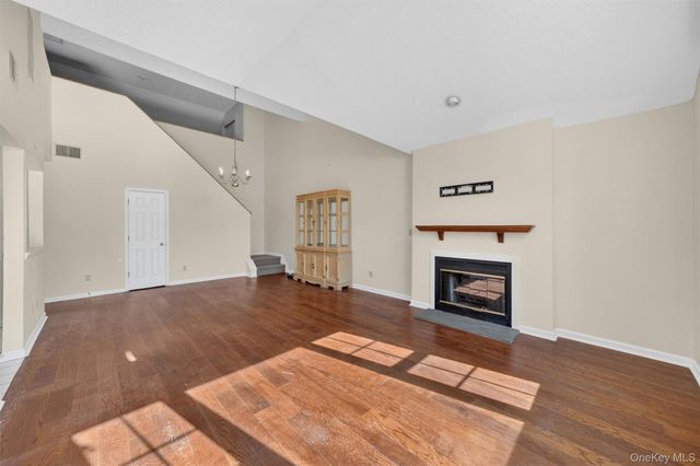 16 Juniper Lane, Pawling, NY 12564
