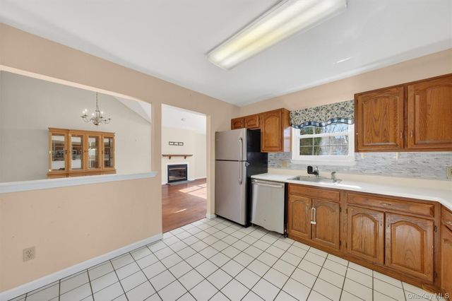 16 Juniper Lane, Pawling, NY 12564