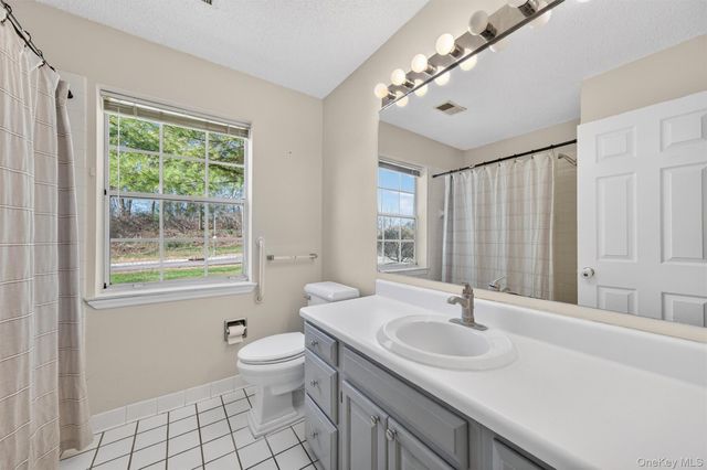 16 Juniper Lane, Pawling, NY 12564