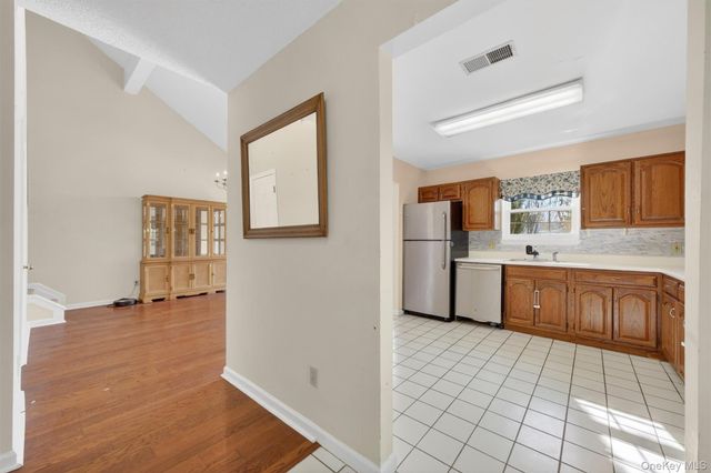 16 Juniper Lane, Pawling, NY 12564