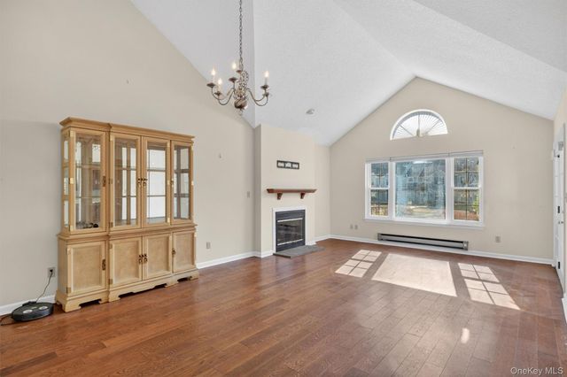 16 Juniper Lane, Pawling, NY 12564