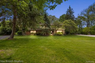 6609 E Knollwood Circle, West Bloomfield Charter Township, MI 48322