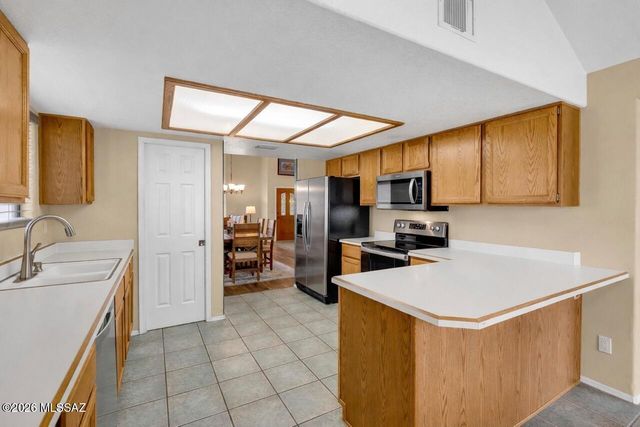 1111 W Graythorn Place, Tucson, AZ 85737