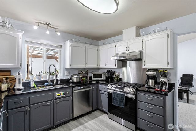 1040 NE Big Berry Loop, Oak Harbor, WA 98277