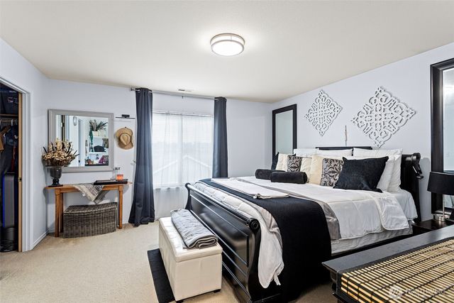1040 NE Big Berry Loop, Oak Harbor, WA 98277