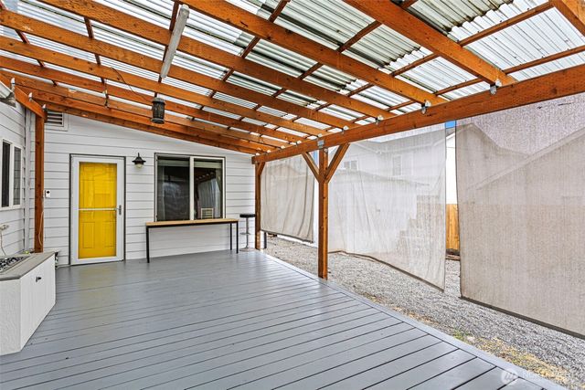 1040 NE Big Berry Loop, Oak Harbor, WA 98277