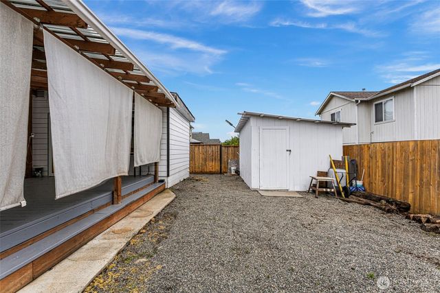 1040 NE Big Berry Loop, Oak Harbor, WA 98277