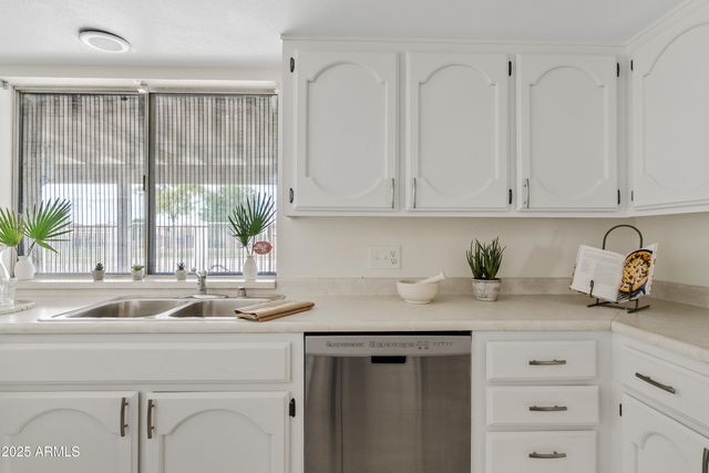 2132 N 63rd Place, Mesa, AZ 85215