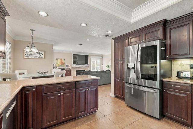2176 Splendorwood Place, Escondido, CA 92026