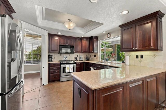 2176 Splendorwood Place, Escondido, CA 92026