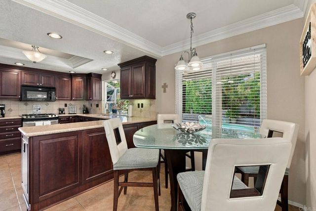 2176 Splendorwood Place, Escondido, CA 92026