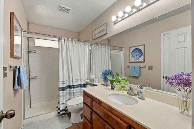 2176 Splendorwood Place, Escondido, CA 92026