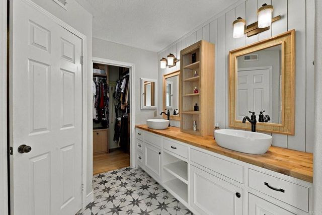 2176 Splendorwood Place, Escondido, CA 92026