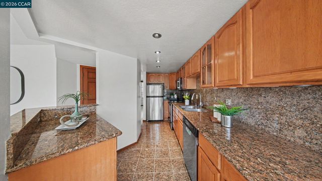 118 Creekside Ct, El Sobrante, CA 94803