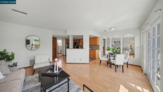 118 Creekside Ct, El Sobrante, CA 94803