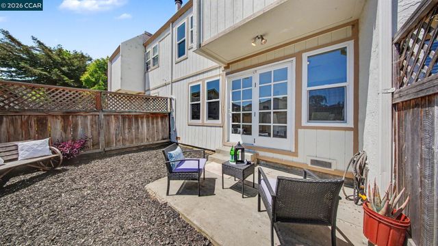 118 Creekside Ct, El Sobrante, CA 94803