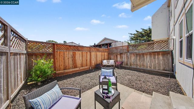 118 Creekside Ct, El Sobrante, CA 94803