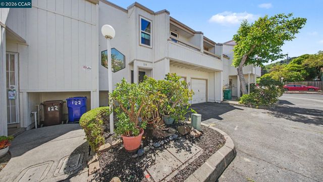 118 Creekside Ct, El Sobrante, CA 94803