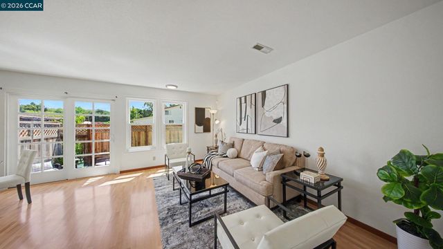 118 Creekside Ct, El Sobrante, CA 94803