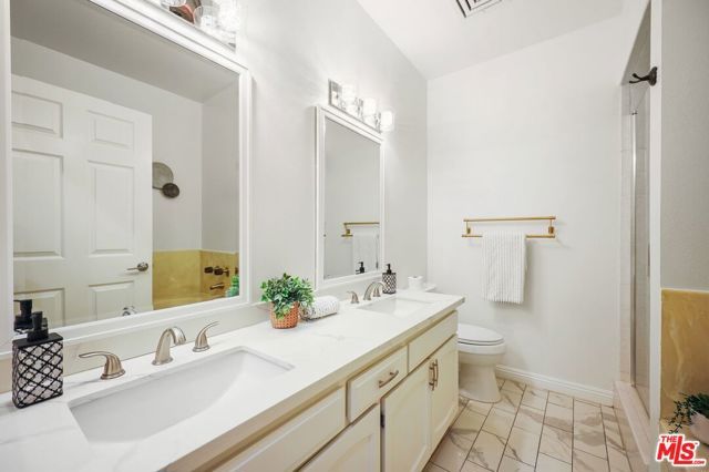 11737 Darlington Avenue 104, Los Angeles, CA 90049