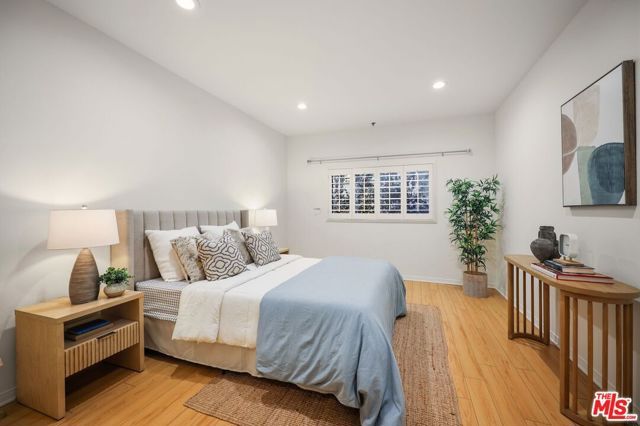 11737 Darlington Avenue 104, Los Angeles, CA 90049