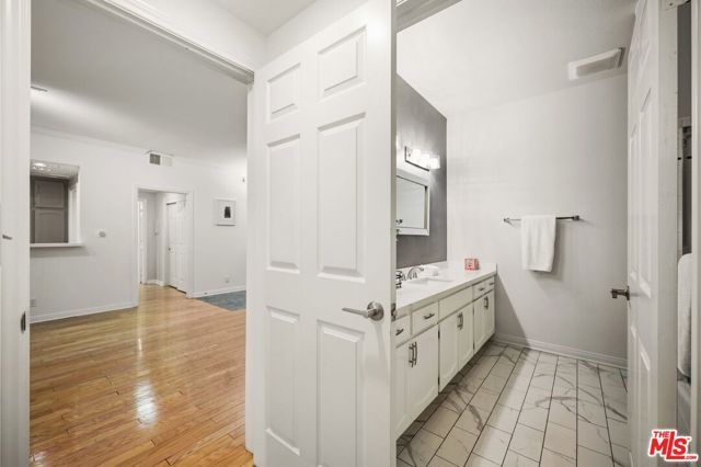 11737 Darlington Avenue 104, Los Angeles, CA 90049