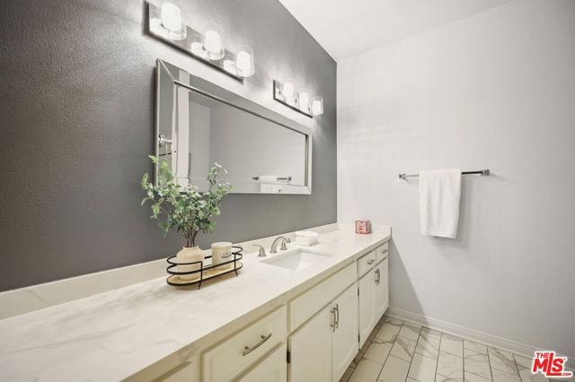 11737 Darlington Avenue 104, Los Angeles, CA 90049