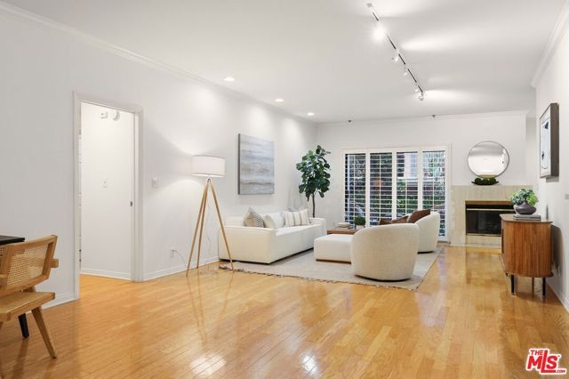 11737 Darlington Avenue 104, Los Angeles, CA 90049