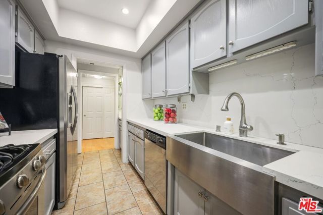 11737 Darlington Avenue 104, Los Angeles, CA 90049