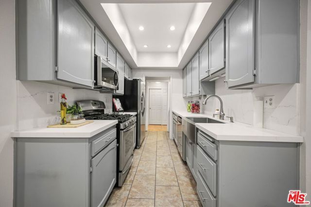 11737 Darlington Avenue 104, Los Angeles, CA 90049