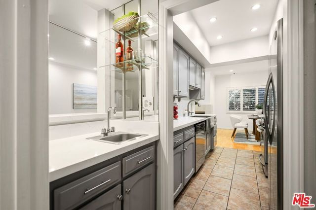 11737 Darlington Avenue 104, Los Angeles, CA 90049