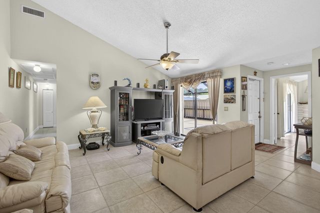 5662 Golden Eagle Circle, Palm Beach Gardens, FL 33418