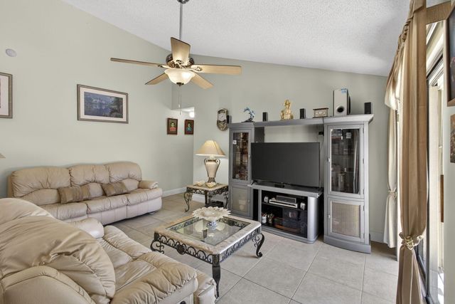 5662 Golden Eagle Circle, Palm Beach Gardens, FL 33418