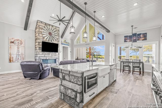 936 Cielo Rio, Pipe Creek, TX 78063