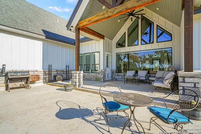 936 Cielo Rio, Pipe Creek, TX 78063