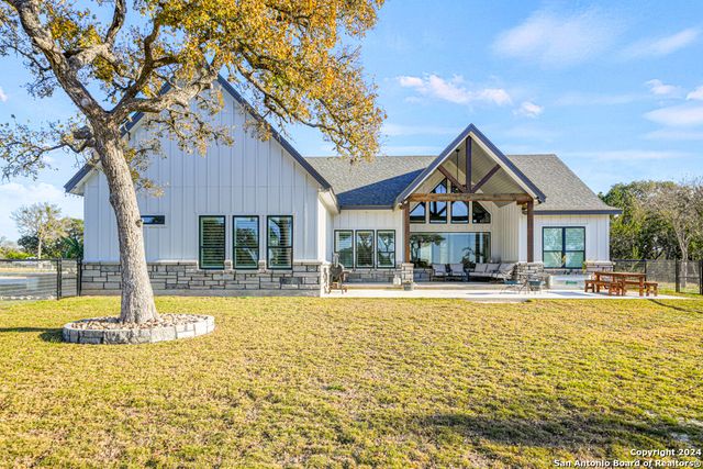 936 Cielo Rio, Pipe Creek, TX 78063