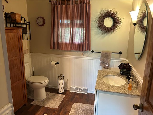 111 Longanecker Rd, Bullskin Twp, PA 15425