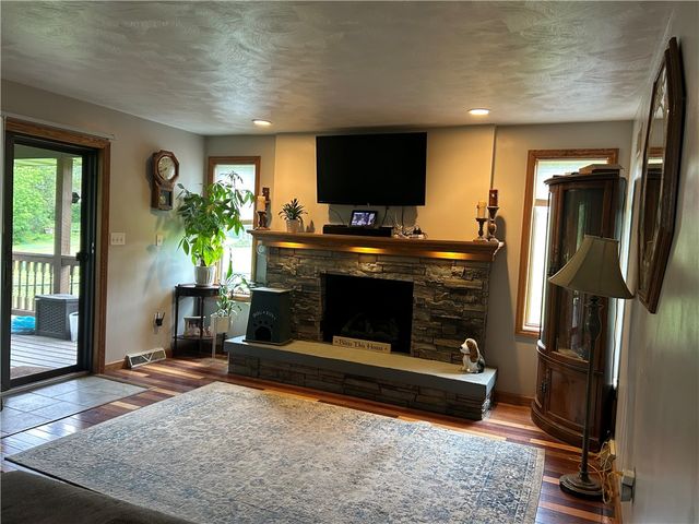 111 Longanecker Rd, Bullskin Twp, PA 15425