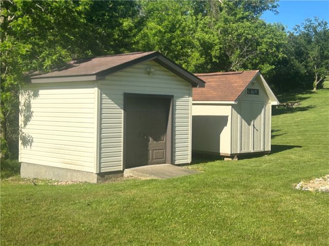 111 Longanecker Rd, Bullskin Twp, PA 15425
