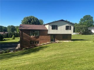 111 Longanecker Rd, Bullskin Twp, PA 15425