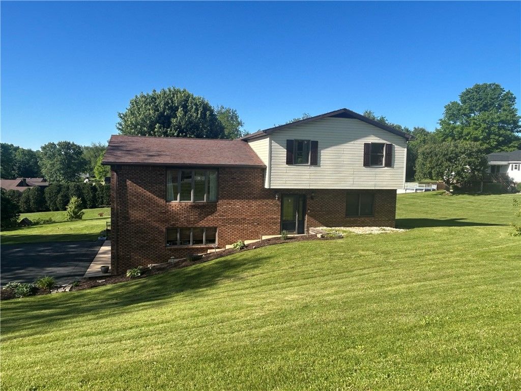 111 Longanecker Rd, Bullskin Twp, PA 15425