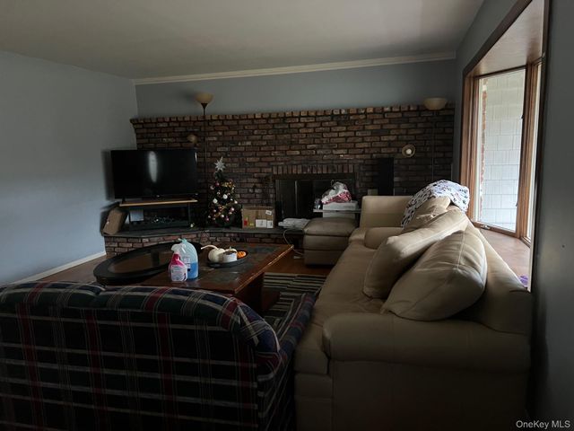 30 Madeley Lane, Stony Brook, NY 11790