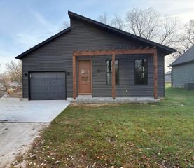326 South Avenue, Sparta, MO 65753